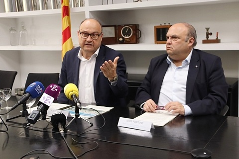 El director de l'Agència Catalana de Consum, Albert Melià, amb el director territorial d'Empresa al Camp de Tarragona, Jordi Fortuny, en roda de premsa