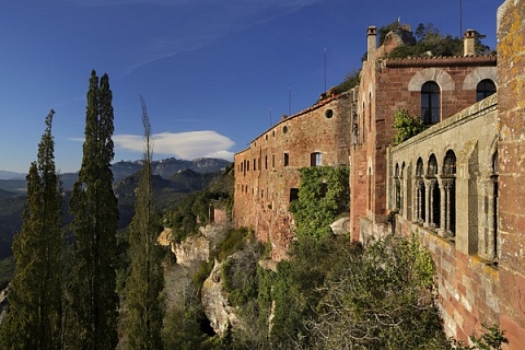 La ruta ens permet conèixer dos dels pobles de l’antiga Baronia, l’Argentera i Duesaigües, i visitar el castell-monestir de Sant Miquel d’Escornalbou