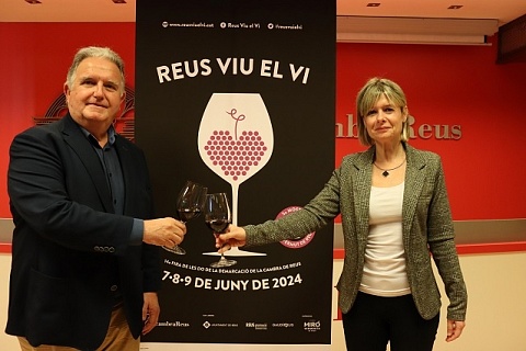 El president de la Cambra de Reus, Mario Basora, i la regidora de Projecció de Ciutat, Noemí Llauradó, fent un brindis per a l'èxit de la nova edició