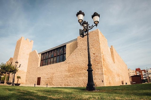 Imatge de la façana de l'Hospital del Coll de Balaguer
