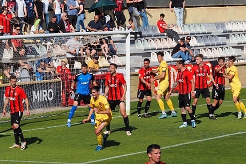 Imatge d'un servei de cantonada durant el partit Reus FC Reddis - UE Olot