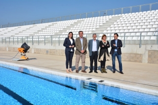 Visita de les autoritats municipals a la piscina Sylvia Fontana, amb la presència de la mateixa nedadora tarragonina i del president del CN Tàrraco