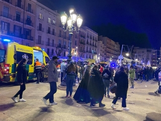 Diverses ambulàncies s&#039;han traslladat aquesta nit a la plaça de la Font de Tarragona per atendre la persona que ha patit cremades
