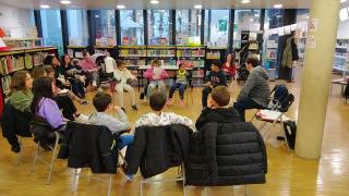 La marató de lectures vol donar continuïtat al taller de recitació per a infants impartit pel poeta Josep Pedrals, el passat 15 de març, a la Biblioteca Terra Baixa (a la imatge)