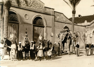 La centenària carrossa de l’Elefant va començar a desfilar l’any 1921 pels carrers de Tarragona acompanyant els Reis Mags d&#039;Orient