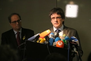 Carles Puigdemont i el president de la Generalitat investit, Quim Torra, en la roda de premsa de Berlín
