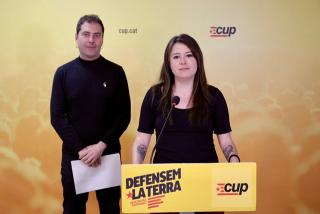 La número 2 de la CUP, Laura Vega, i el candidat David Caño, en roda de premsa