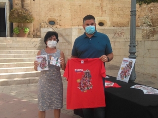 La regidora de Cultura, Núria Batet, i el regidor de Festes, Raúl García, han presentant el cartell i la samarreta de la Festa Major de Santa Rosalia