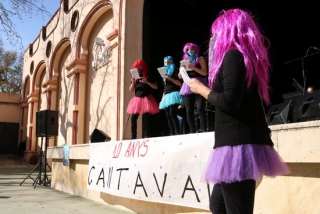 Imatge dels membres del Cantaval actuant a La Palma de Reus