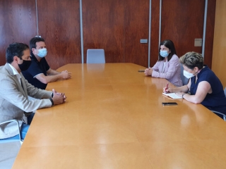 Imatge de la reunió de la delegada del Govern a Tarragona, Teresa Pallarès, amb els regidors de Salou, Cambrils, i Vila-seca