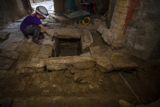 Imatge dels treballs d&#039;excavació arqueològica d&#039;un immoble del carrer Civaderia, on el novembre del 2020 es va localitzar part de la fonamentació dels murs del fòrum provincial de Tarraco
