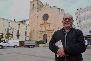 Lluís Aragonès, a la plaça de l'Església de Riudoms