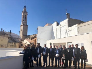 Visita de la consellera de Cultura, Laura Borràs, amb l&#039;alcalde de Valls, Albert Batet, i la resta d&#039;autoritats, al terrat del Museu Casteller de Catalunya