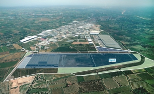 Vista aèria de la parcel·la on s&#039;ubicarà la nova planta de Frigicoll a Valls.