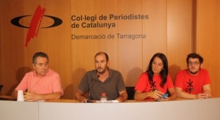 Representants de les tres plataformes defensores del ferrocarril al territori, ahir, al Col·legi de Periodistes de Tarragona.