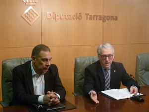 El president de la Diputació de Tarragona, Josep Poblet, a la dreta de la imatge, i el vicepresident, Josep Masdéu, van presentar les noves inversions.