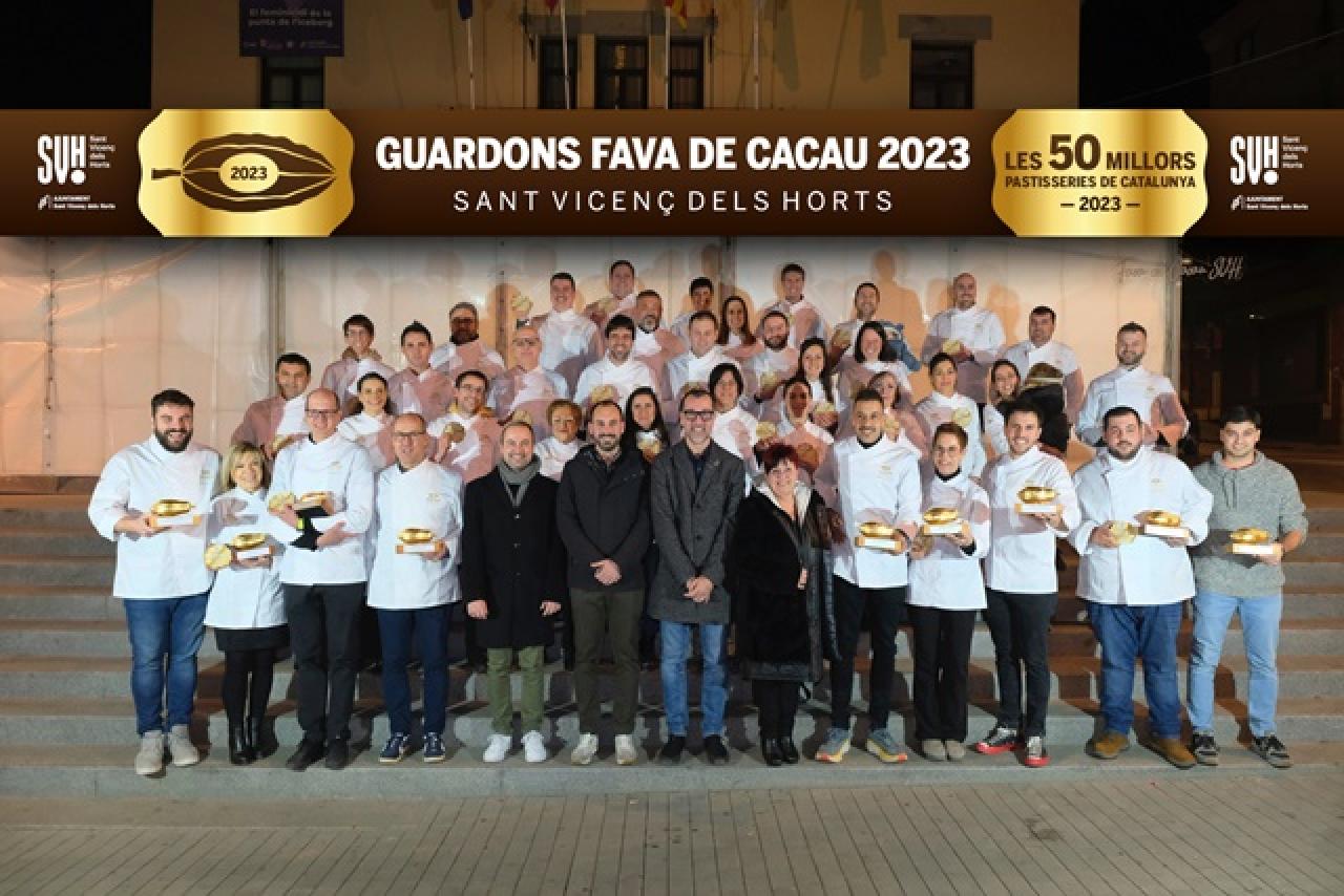 Foto de grup dels guardonats amb el premi Fava de Cacau a les 50 millors pastisseries de Catalunya