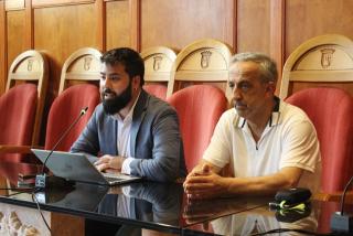 L&#039;alcalde de Montblanc, Oriol Pallissó, i el regidor d&#039;Esquerra, Josep Ardila Ardila, aquest dilluns en roda de premsa