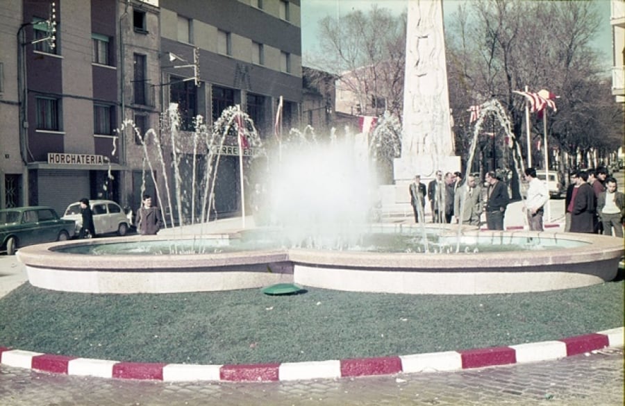 Imatge d&#039;arxiu de la inauguració de la font lluminosa durant les Festes Decennals del 1971, ara fa 50 anys