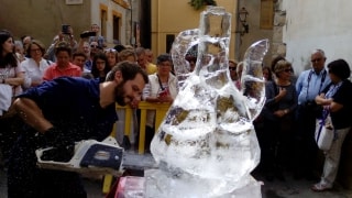Alguns artistes faran demostracions d&#039;escultures gelades amb vidre, com la de la imatge