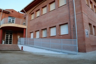Imatge d&#039;arxiu de l&#039;exterior de l&#039;escola Marinada de Cambrils