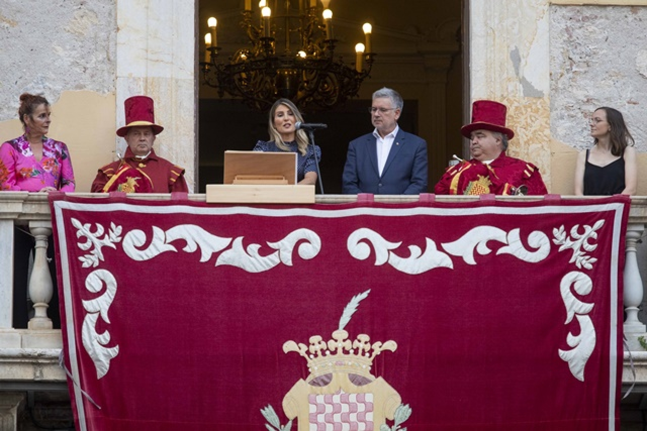 La pregonera, Danae Boronat, i l&#039;alcalde de Tarragona, Pau Ricomà, al Pregó de les Festes de Santa Tecla