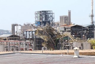Imatge de la zona on va explotar un reactor a la planta de derivats d&#039;òxid d&#039;etilè a les instal·lacions de l&#039;empresa IQOXE a La Canonja, sis mesos després del sinistre, el 10 de juliol del 2020