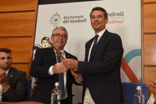Kenneth Martínez rep la vara d&#039;alcalde del Vendrell