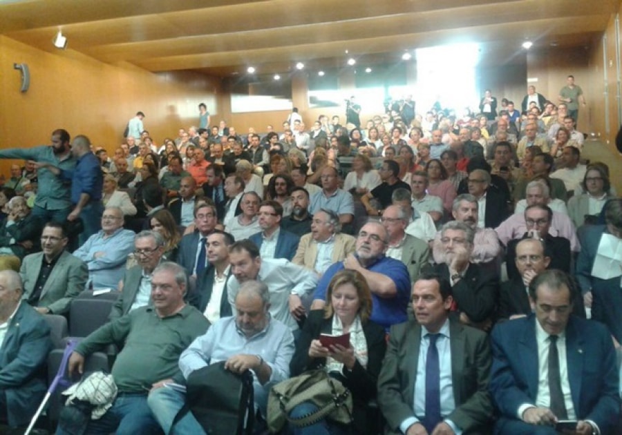 Acte públic en favor del futur del teixit empresarial de Tarragona, ahir, a l&#039;aula magna de la URV.