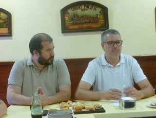 Pau Ricomà, portaveu d’ERC-MES-MDC, a la dreta de la imatge, ha fet balanç dels dos anys de govern municipal de Tarragona