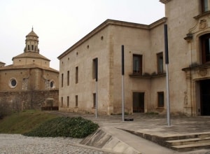 El pla especial inclou una petita coberta entre el Palau de l&#039;Abat i el monestir.