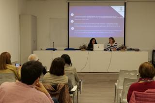 La regidora d’Igualtat, Inma Parra i la tècnica de Joventut, Marta de Móra, van presentar el segon Pla d&#039;Igualtat Municipal de Riudoms