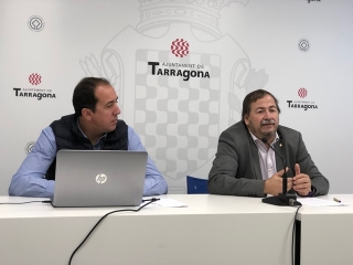 Pau Pérez, conseller de Serveis Centrals de l&#039;Ajuntament de Tarragona, i Josep Baudí, cap del Servei de les TIC, durant la presentació del Portal de Dades Obertes