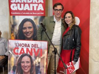 La candidata socialista de Reus, Sandra Guaita, amb el secretari del PSC, Salvador Illa