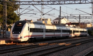 Tren semidirecte entre Barcelona i Tortosa.