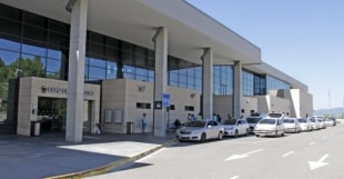 La parada de taxis de l&#039;estació del TAV Camp de Tarragona, a la Secuita.