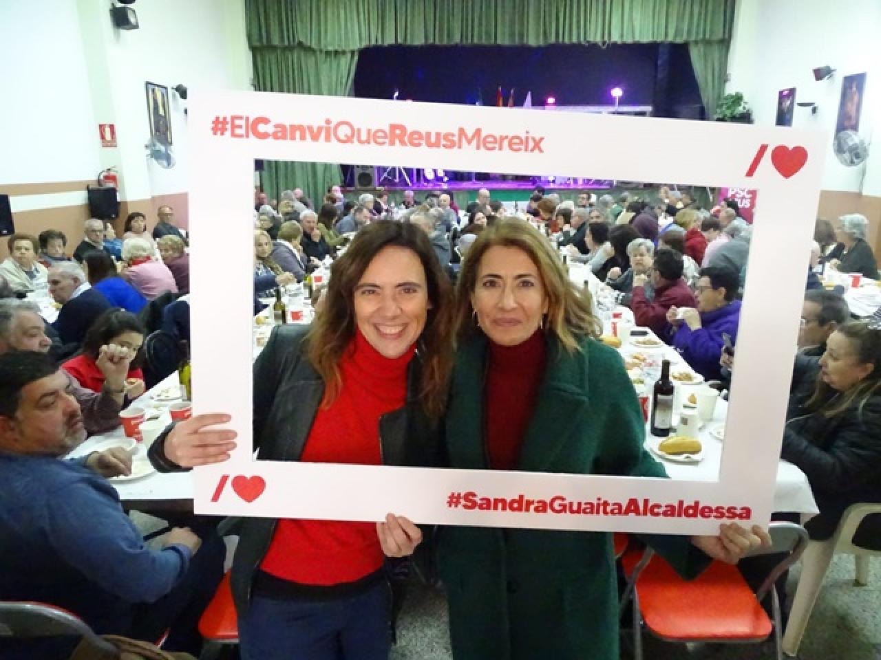 La candidata del PSC a l’alcaldia de Reus, Sandra Guaita, amb la ministra de Transport, Mobilitat i Agenda Urbana, Raquel Sánchez, a la Festa de la Gent Gran