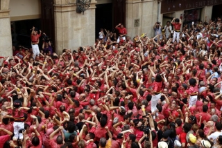 Imatge d&#039;arxiu de la celebració de la Vella de Valls després de descarregar el 3d9f i el 4d9f simultanis a la diada de Sant Joan, el 24 de juny del 2018