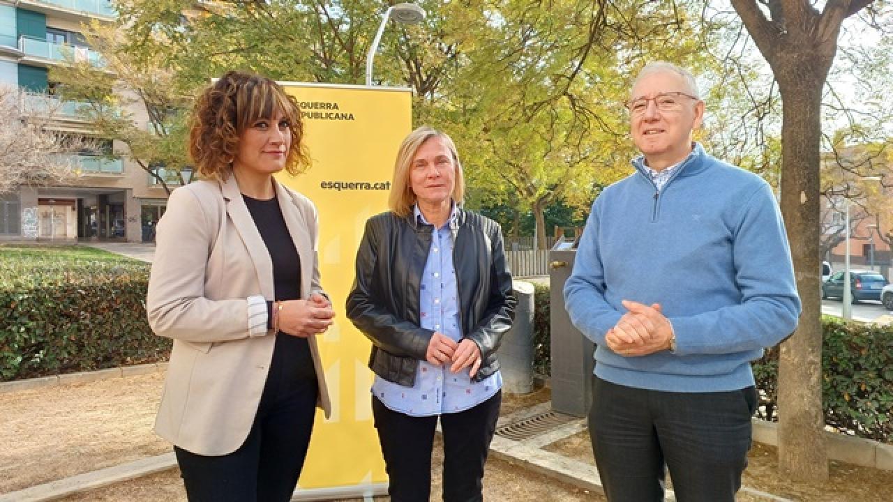 La candidata d&#039;ERC a l&#039;alcaldia de Valls, Teresa Rull, amb Joan París i Dèbora Fernández, núm. 2 i 3 de la candidatura republicana