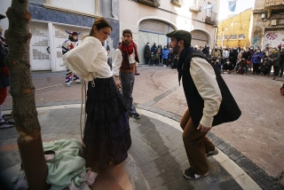 El Ball de la Rosaura es va representar de manera extraordinària dijous passat pels carrers del Centre Històric de Valls