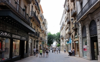 Imatge d&#039;arxiu del carrer Comte Rius de Tarragona, una de les vies comercials del centre urbà