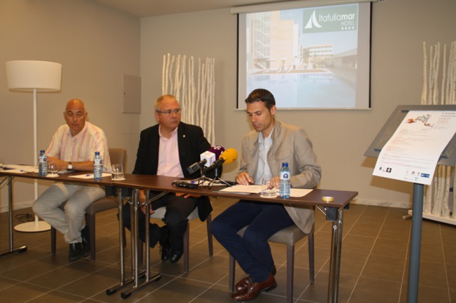 L&#039;alcalde d&#039;Altafulla, Fèlix Alonso, -al centre- amb Francesc Farré, el delegat de Comunicació de l’Ajuntament d’Altafulla,i JordiSalvat, director de la Jornada.