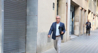 L&#039;alcalde de Tarragona, Josep Fèlix Ballesteros (PSC), arribant a la seu  del PSC, al carrer Nicaragua de Barcelona