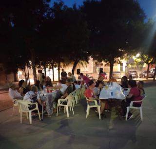 Imatge d&#039;arxiu d&#039;un sopar de germanor per les festes del barri de Riu Clar del 2022, a Tarragona