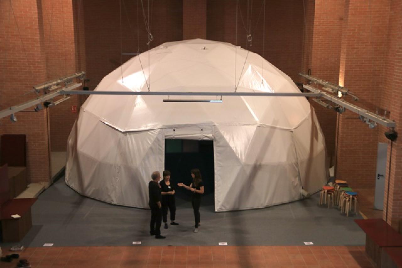 La cúpula immersiva de Còdol Educació proposa tres activitats immersives que conviden a la reflexió sobre sostenibilitat