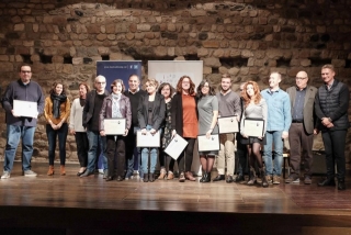 Foto de família amb els premiats en la tercera del Premi de Periodisme jove Joan Marc Salvat