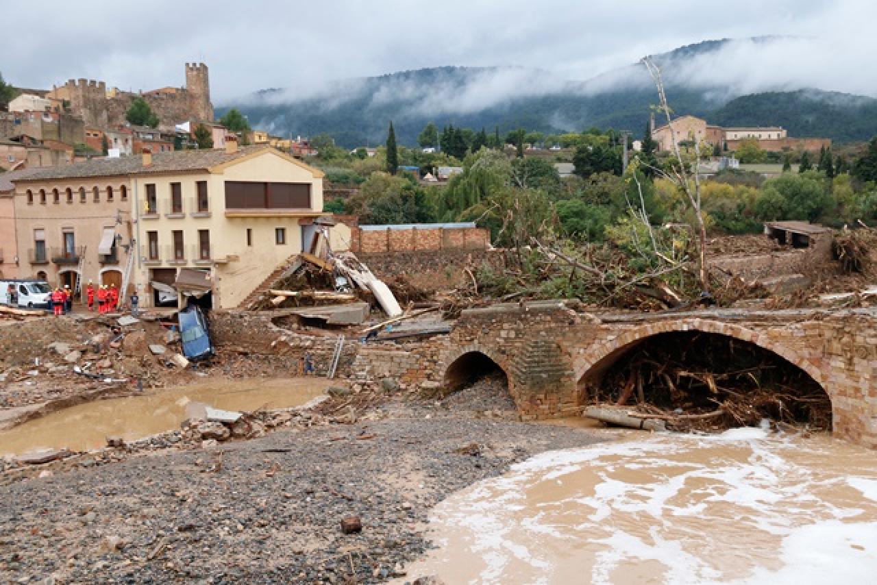 Imatge d&#039;arxiu de les destrosses pel temporal a Montblanc, on es va desbordar el riu Francolí al seu pas pel Pont Vell, el 23 d&#039;octubre del 2019