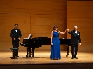 El concert va anar a càrrec del tenor català Josep Carreras i la mezzosoprano Maria Soler, acompanyats al piano pel mestre Lorenzo Bavaj