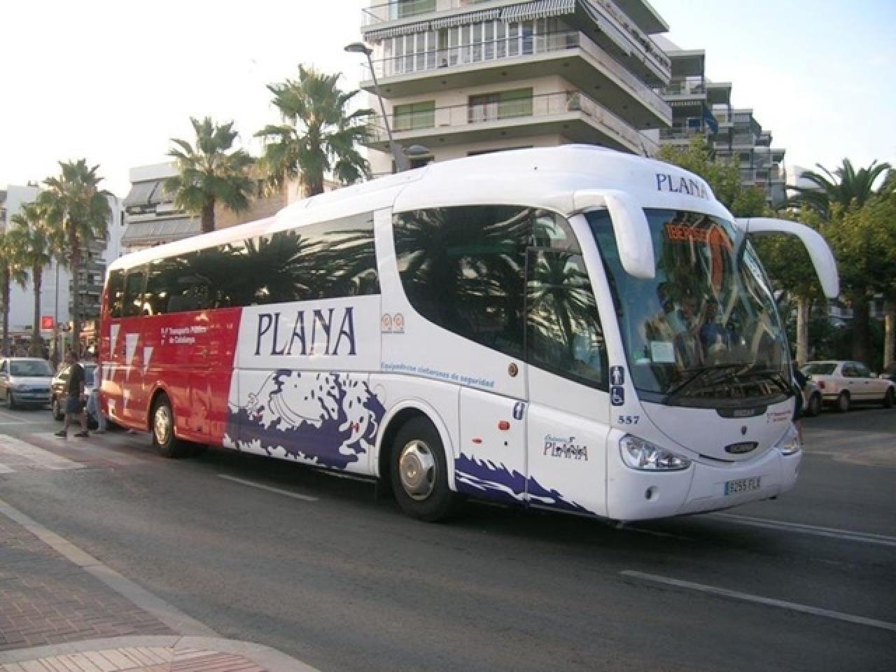 Imatge d&#039;arxiu d&#039;un autobús de l&#039;empresa Plana fent un servei a la Costa Daurada