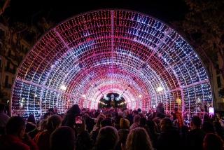 El túnel de llums de la Rambla Nova ha estat una de les novetats del Nadal a Tarragona